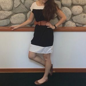 ❤️ Cute Black & White Dress w Buttons on Shoulders